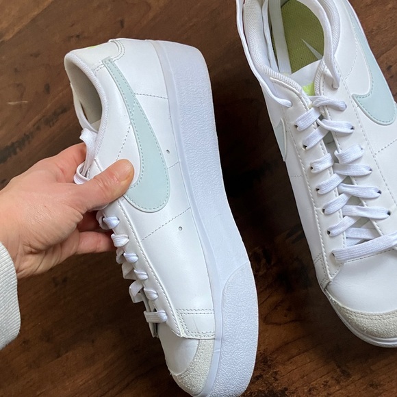 Nike Women's Blazer low platform sneakers size US 9 - Picture 6 of 14